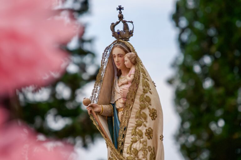 Após a missa, seguiu-se uma procissão