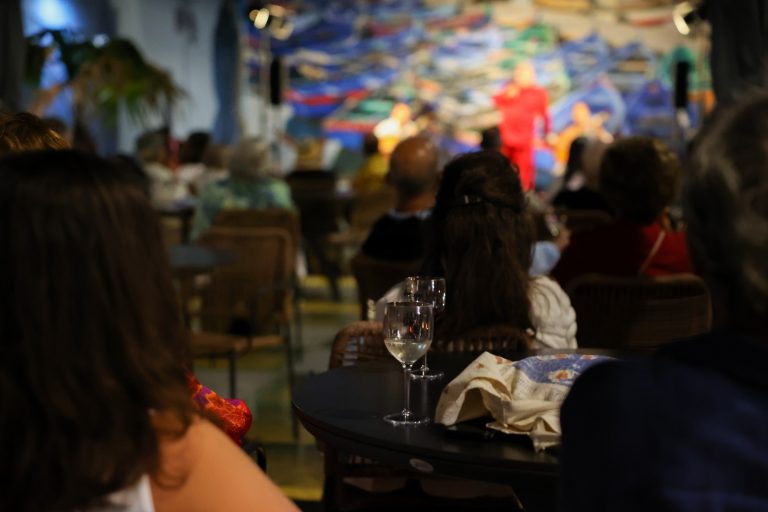 Noites da Baía com Vinho e Sons do Mundo