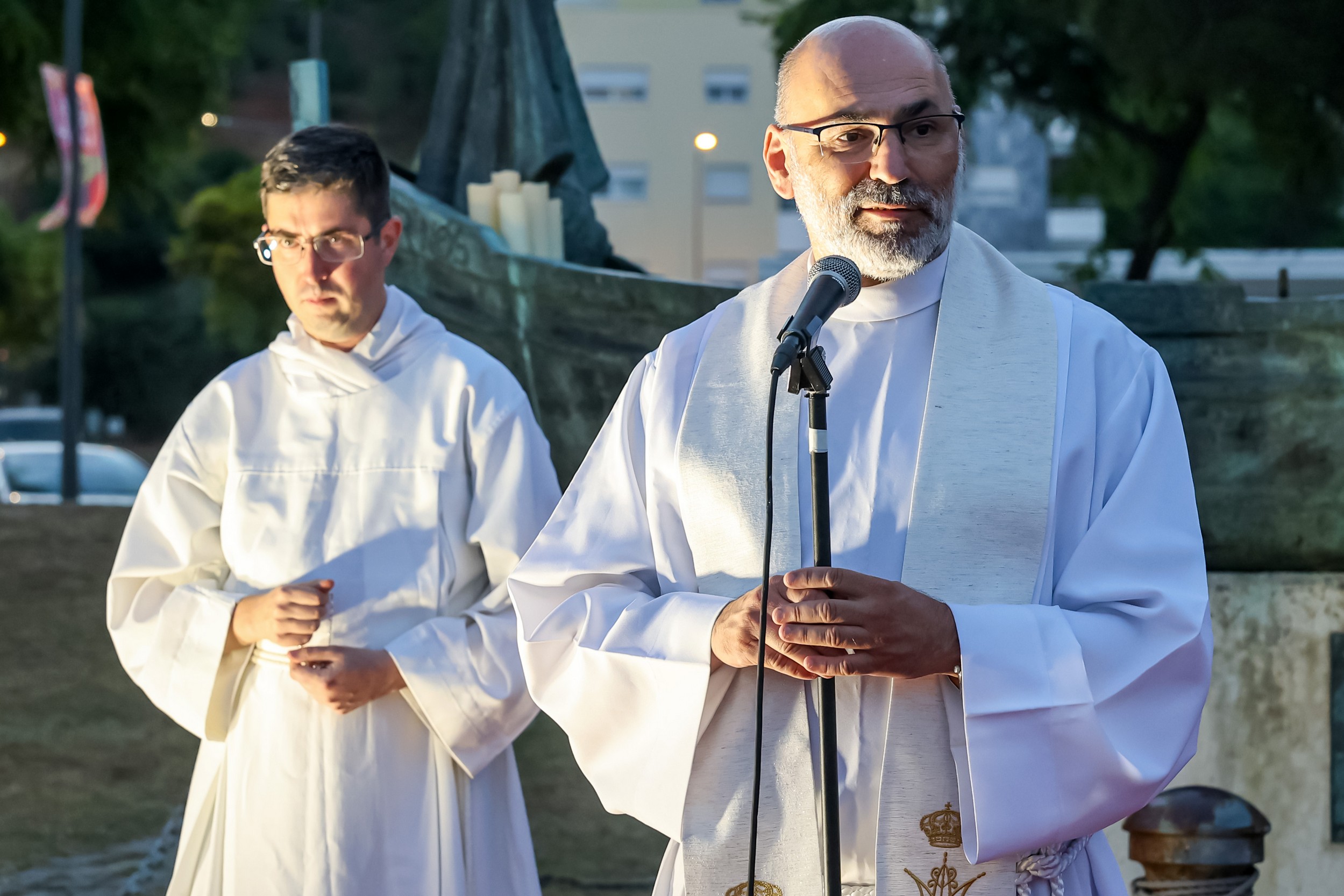 O padre Francisco Mendes, pároco da Anunciada, presidiu ao momento de oração