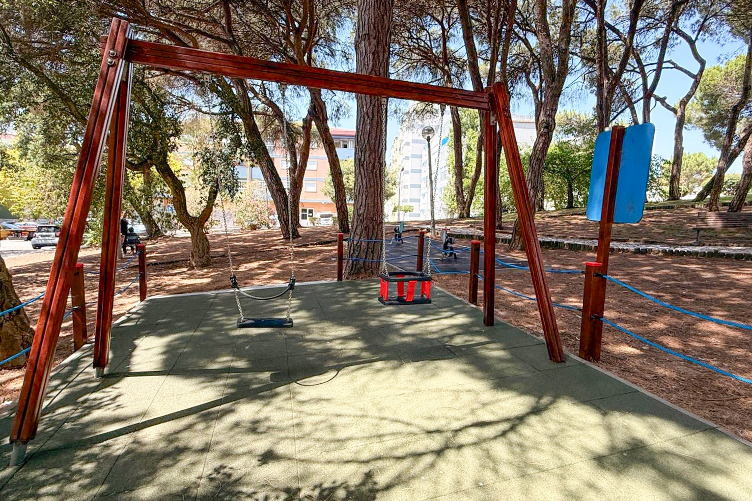 Parque Infantil de Vanicelos - Manutenção concluída