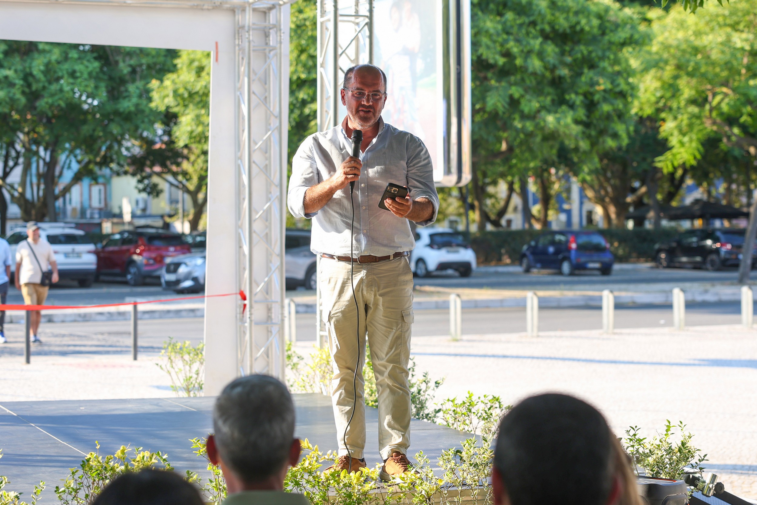 O presidente da Assembleia Municipal de Setúbal, Paulo Lopes, sublinhou o papel das associações, dos artistas, dos artesãos, dos comerciantes e de todos os que contribuem para a realização do Sons du Sado