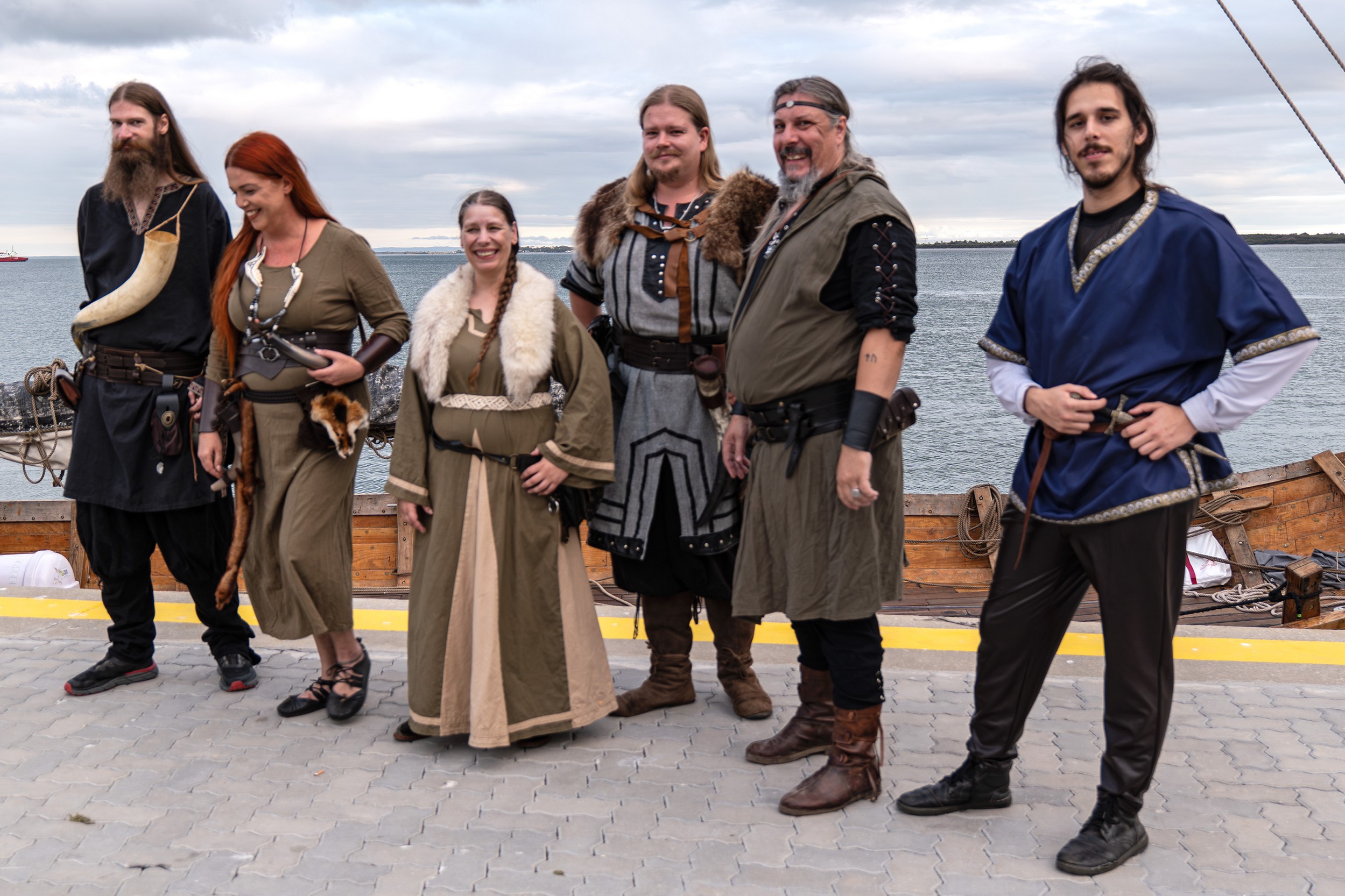 A embarcação viking Orkan, um drakkar com 28 metros de comprimento e 22 tripulantes, a navegar na costa portuguesa entre Vila Real de Santo António e Leixões, passou por Setúbal
