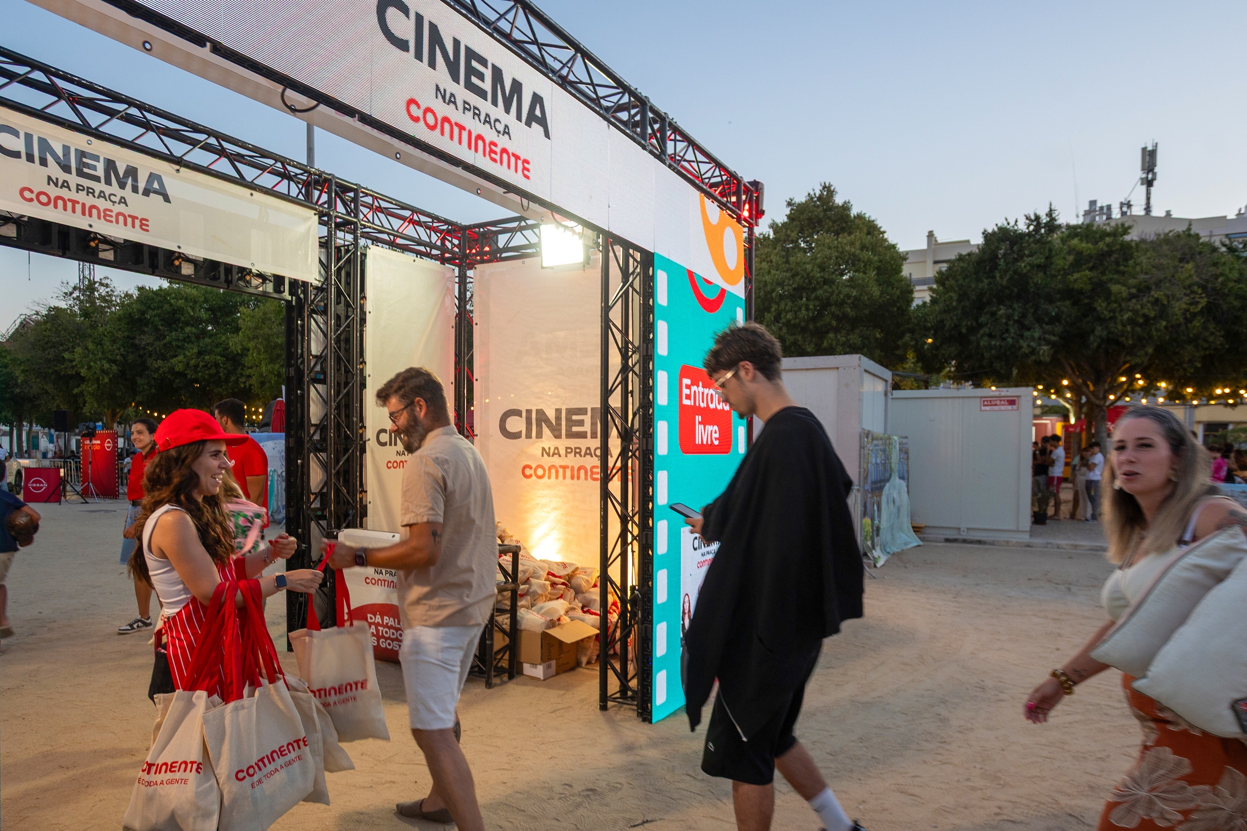 Exibição do filme “O Diabo Veste Prada 2” no Auditório José Afonso