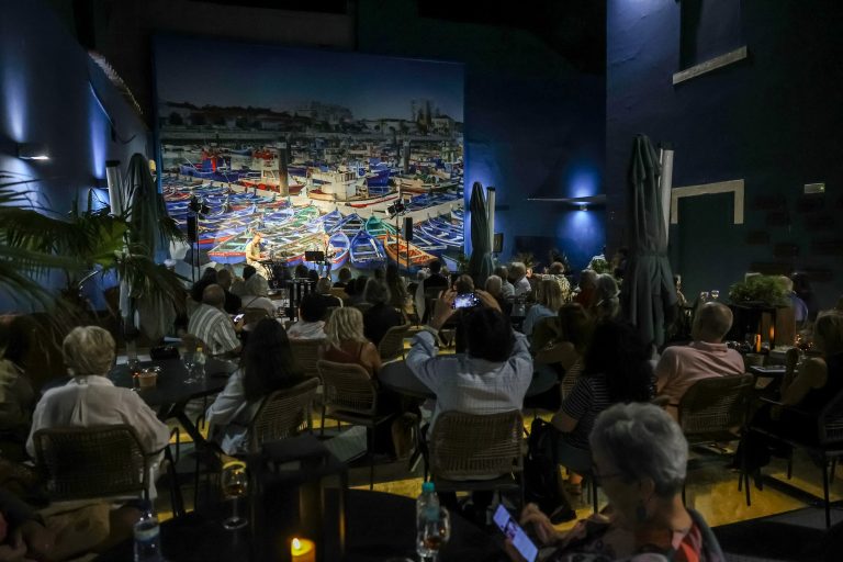 Concerto com os ritmos cabo-verdianos de Dany Silva e os vinhos da AS Vinhos em sessão das Noites da Baía com Vinho e Sons do Mundo