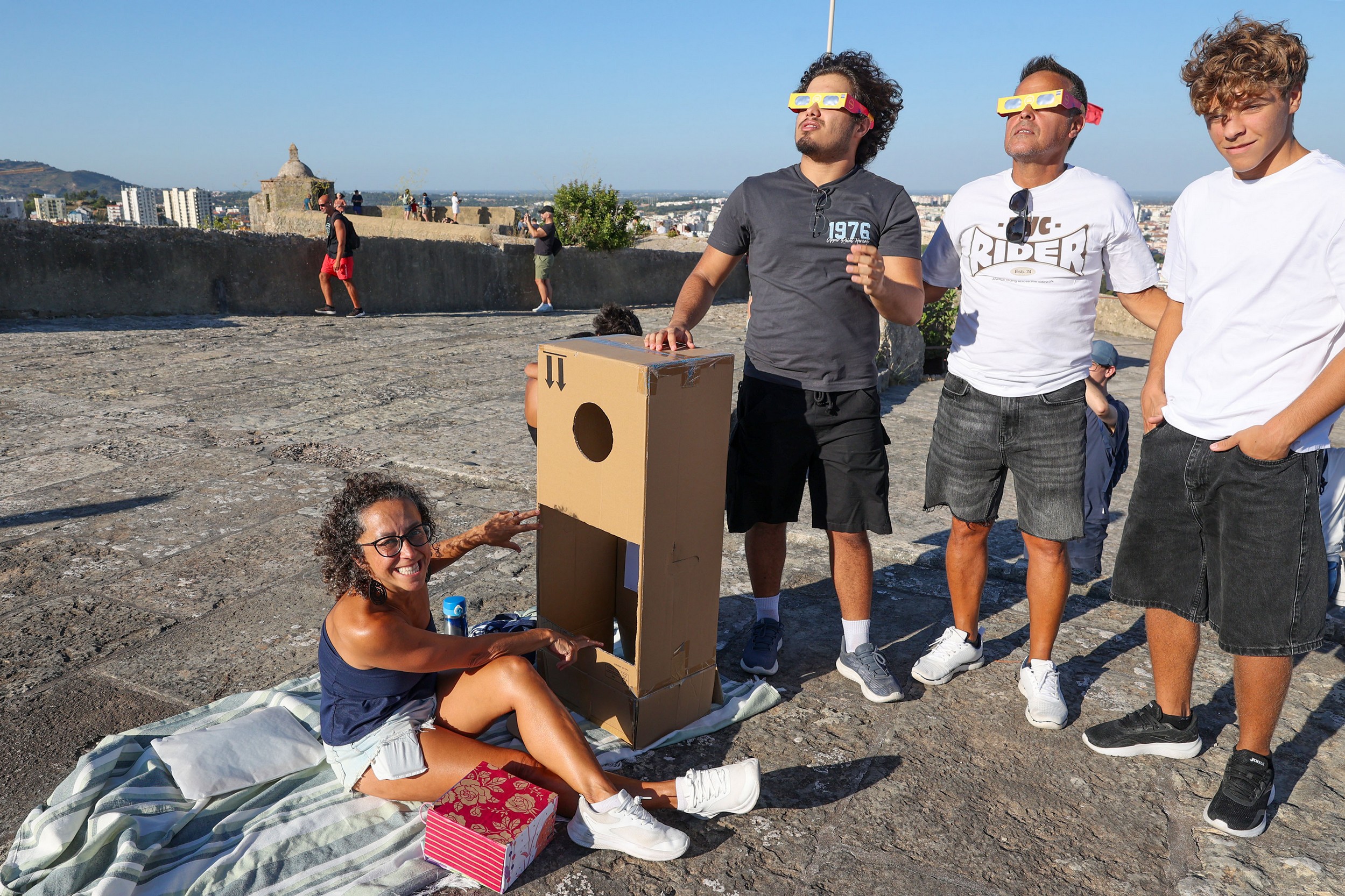 Observação do eclipse solar no Forte de São Filipe