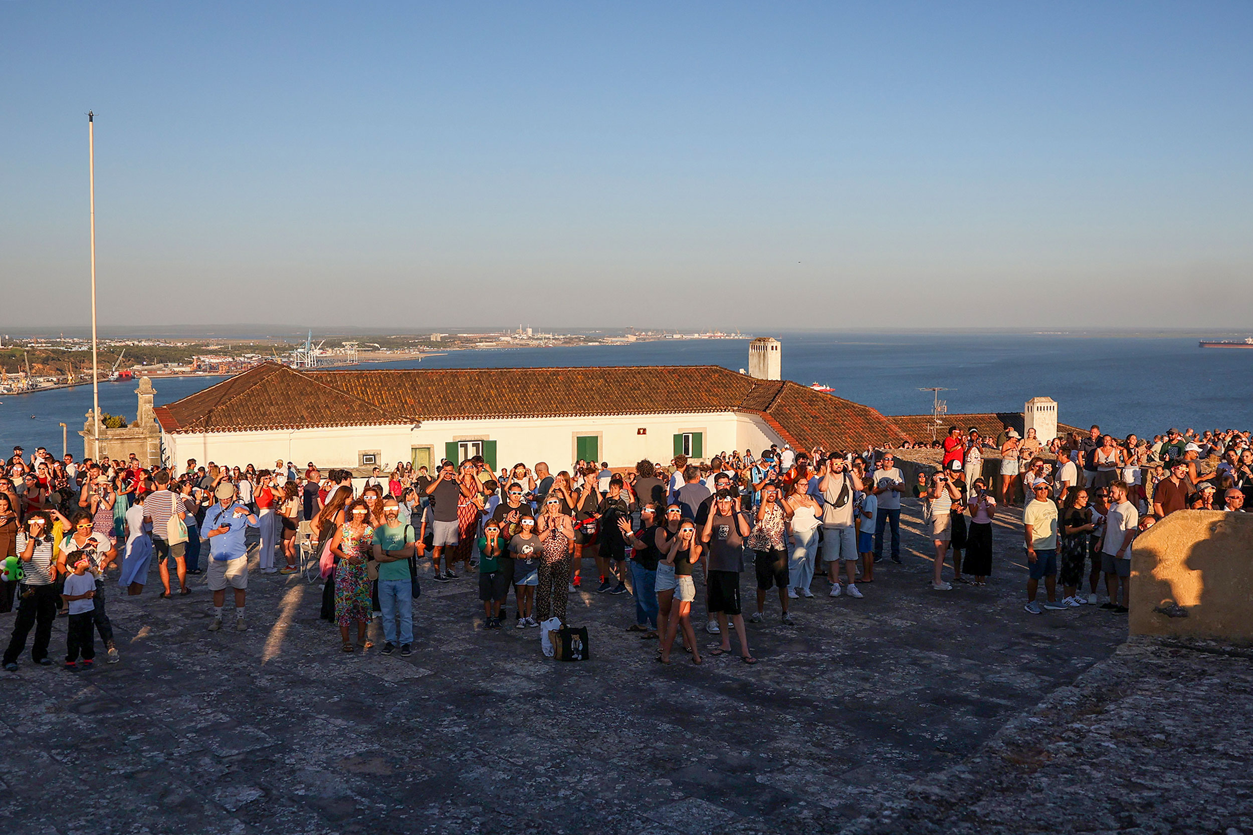 Observação do eclipse solar no Forte de São Filipe