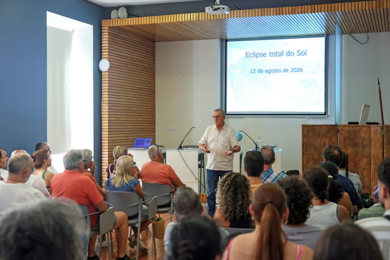 Palestra do astrónomo Máximo Ferreira sobre eclipses solares