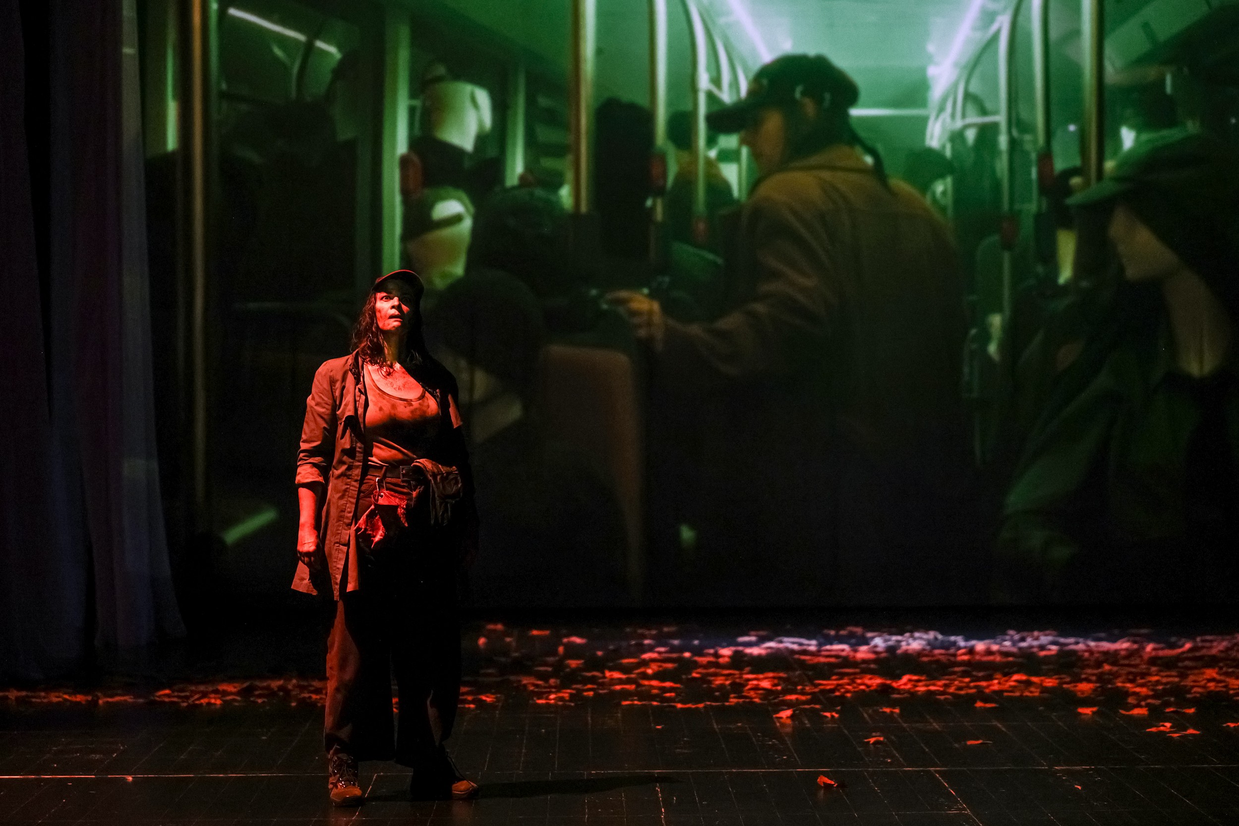 Espetáculo “Dói-me o corpo de jazer nessa esperança”, pelo Teatrão e teatromosca