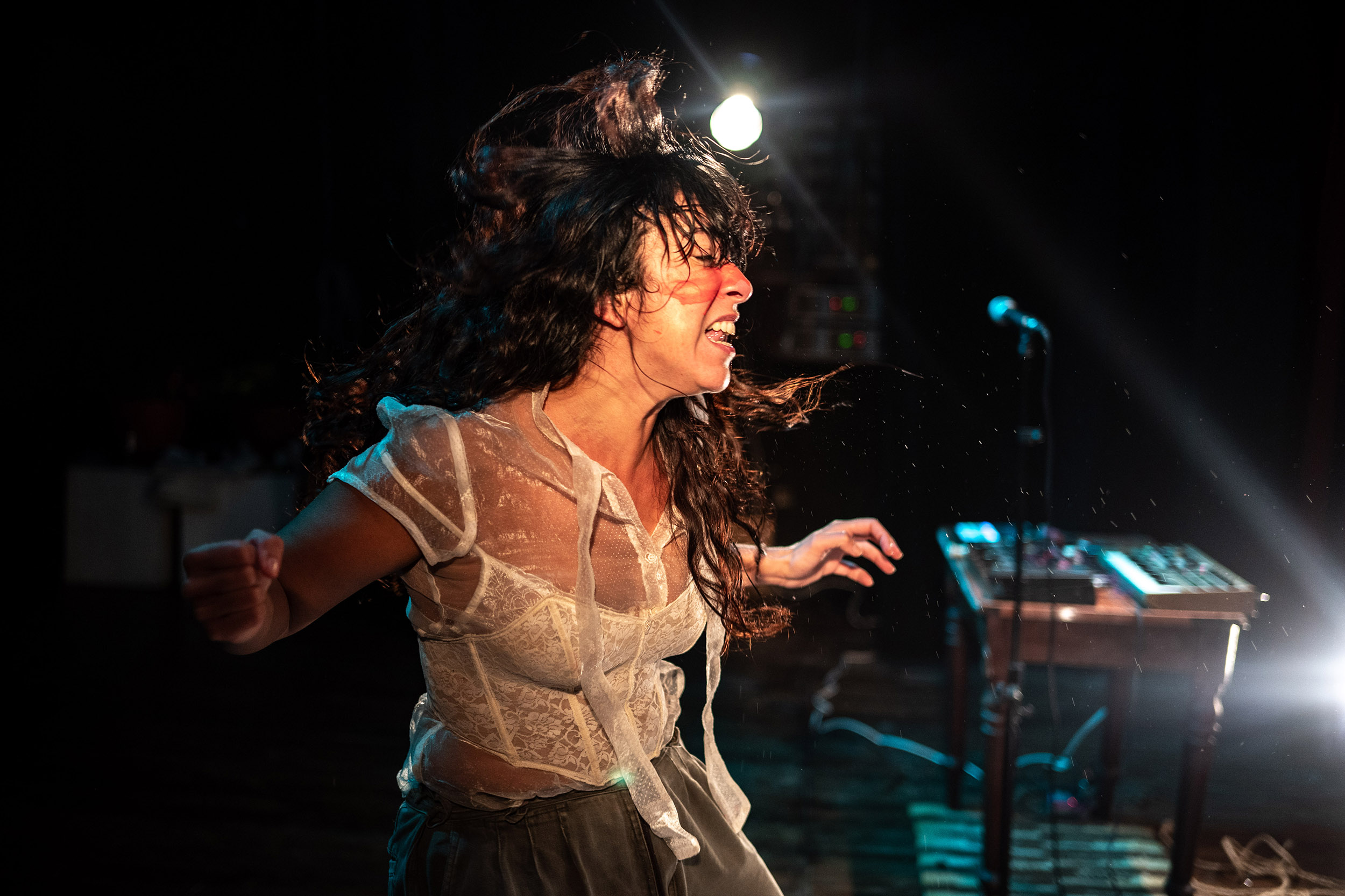XXVIII Festa do Teatro - “Perra Cimarrona”, da atriz e cantora uruguaia Lucia Trentini