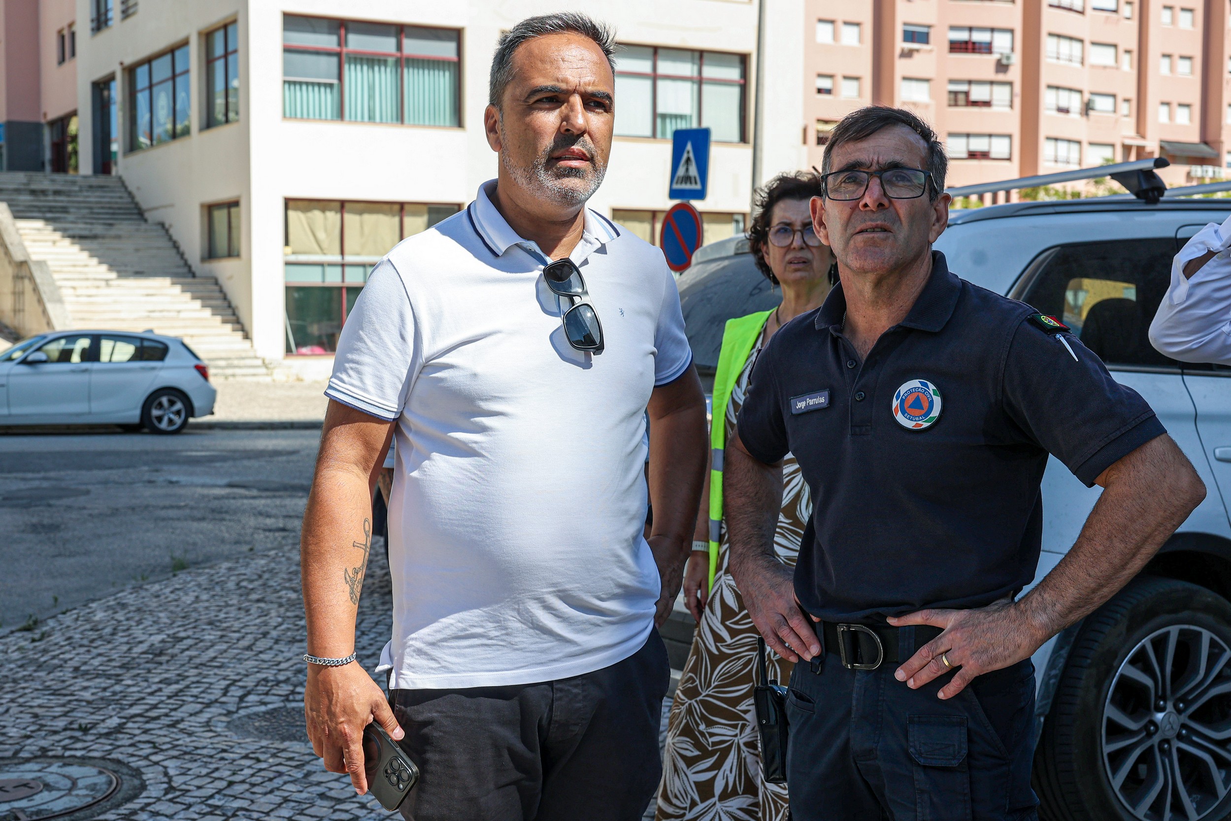 Assim que foi dado o alerta acorreram ao local equipas da Companhia de Bombeiros Sapadores, dos Bombeiros Voluntários e do Serviço Municipal de Segurança e Proteção Civil de Setúbal, acompanhados pelos vereadores na Câmara Municipal com os pelouros da Proteção Civil e do Ambiente, Paulo Maia e Bruno Russo