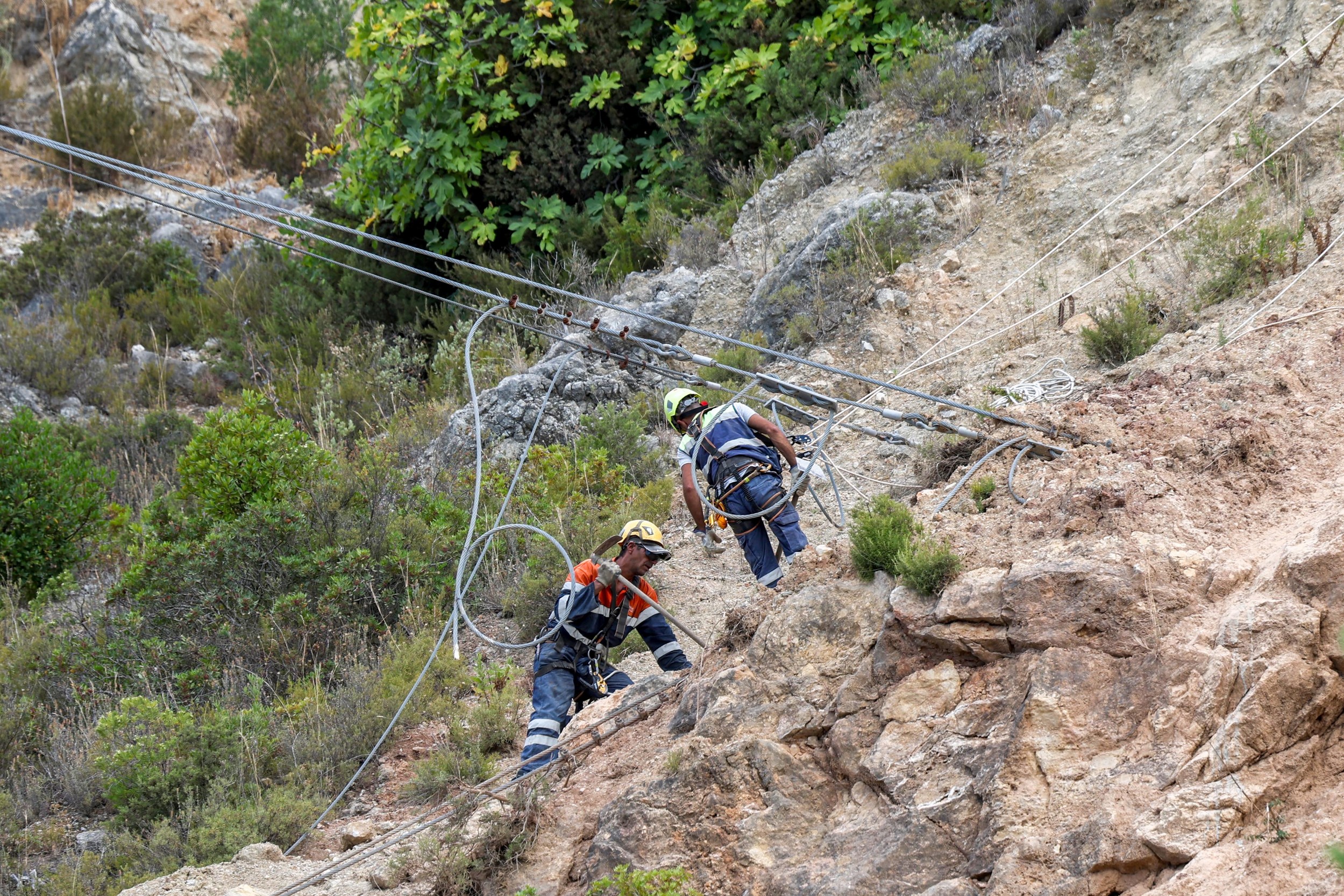 Remoção de elementos rochosos na zona da Figueirinha