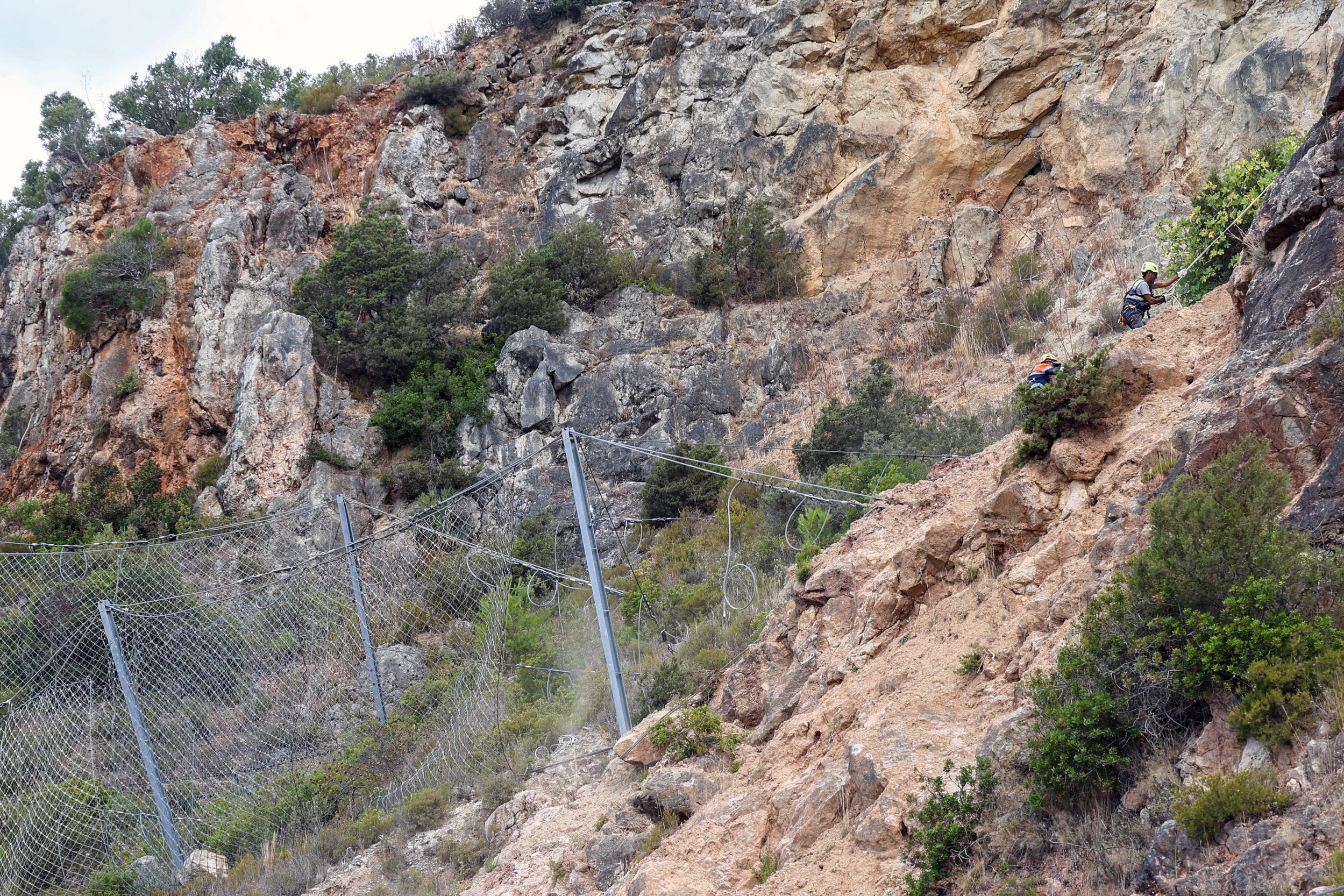 Remoção de elementos rochosos na zona da Figueirinha