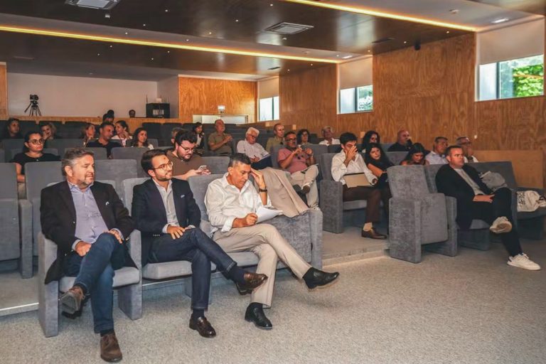 Este foi o primeiro de cinco encontros promovidos pela CIM para debater o futuro da região