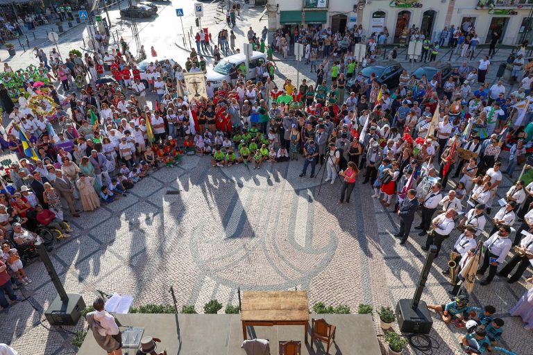 A Praça de Bocage atraiu uma multidão para o início das comemorações do Centenário da Elevação de Setúbal a Capital de Distrito, a decorrer até 2027