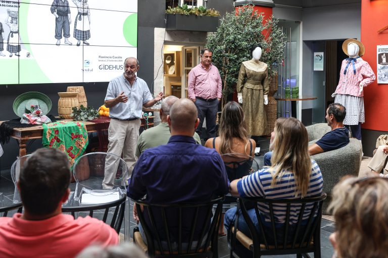 A inauguração contou com a presença do presidente do Rancho Folclórico das Praias do Sado, Acácio Guerreiro, e de Florêncio Cacete, do CIDHEUS