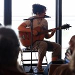 A cantora e compositora Maria Reis atuou no rooftop do Fórum Municipal Luísa Todi