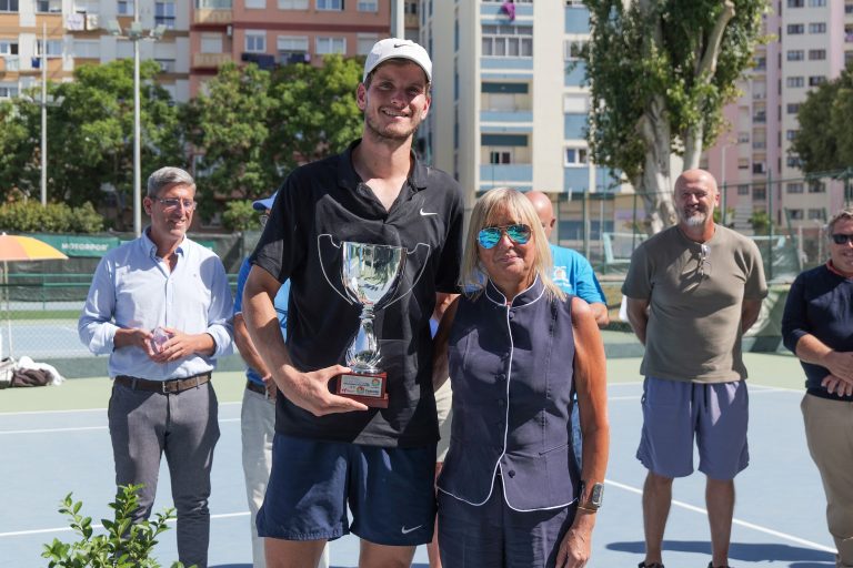 O neerlandês Alec Deckers conquistou a 11.ª edição do Setúbal Open