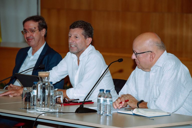 A mobilidade e a rede de transportes estiveram em debate na última sessão dos Encontros com a Região, promovidos pela Comunidade Intermunicipal da Península de Setúbal
