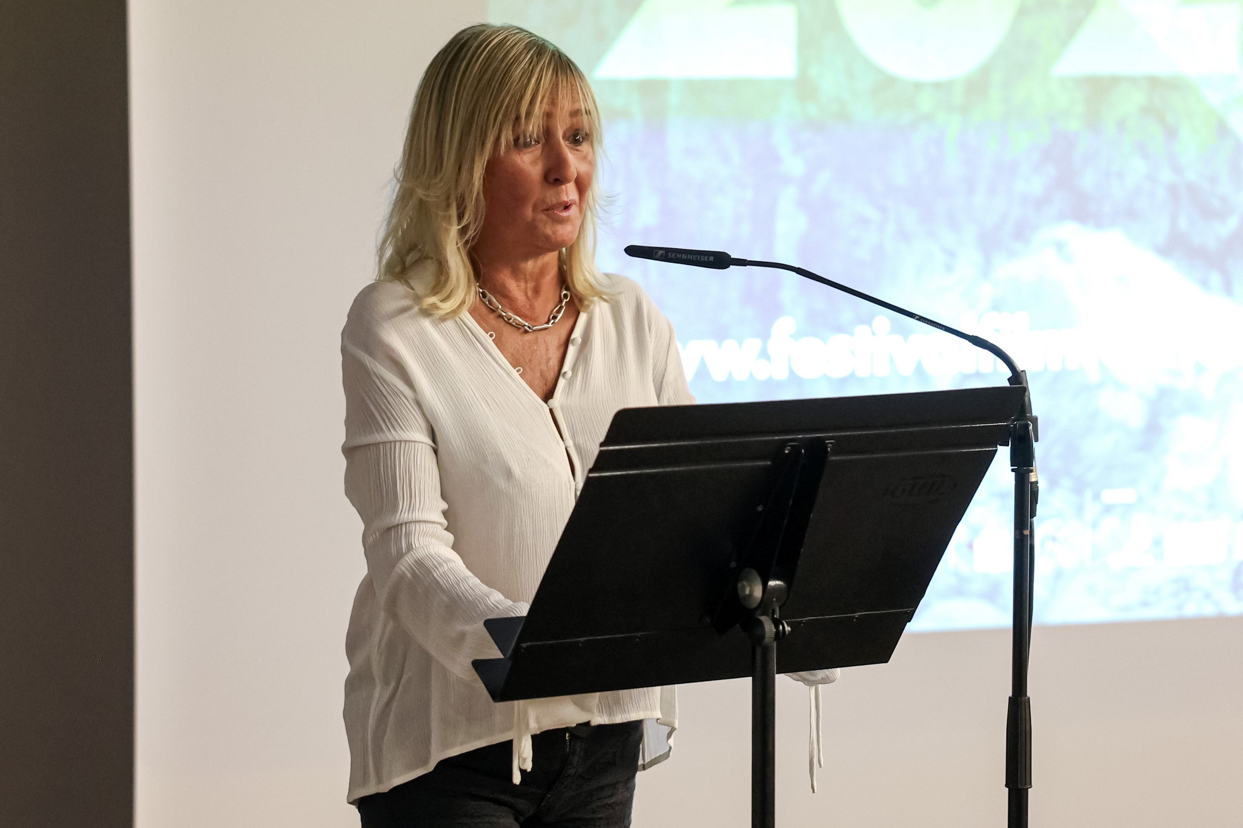 A vereadora Ivone Campos esteve presente na sessão inaugural, realizada no rooftop do Fórum Municipal Luísa Todi