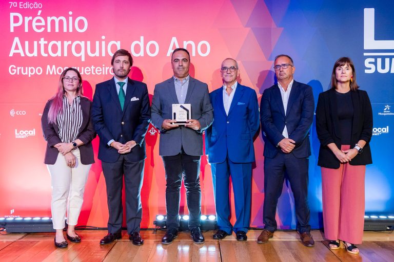 O vereador Bruno Russo recebeu o Prémio Autarquia do Ano que distinguiu o projeto Casa da Bicharada da Câmara Municipal de Setúbal