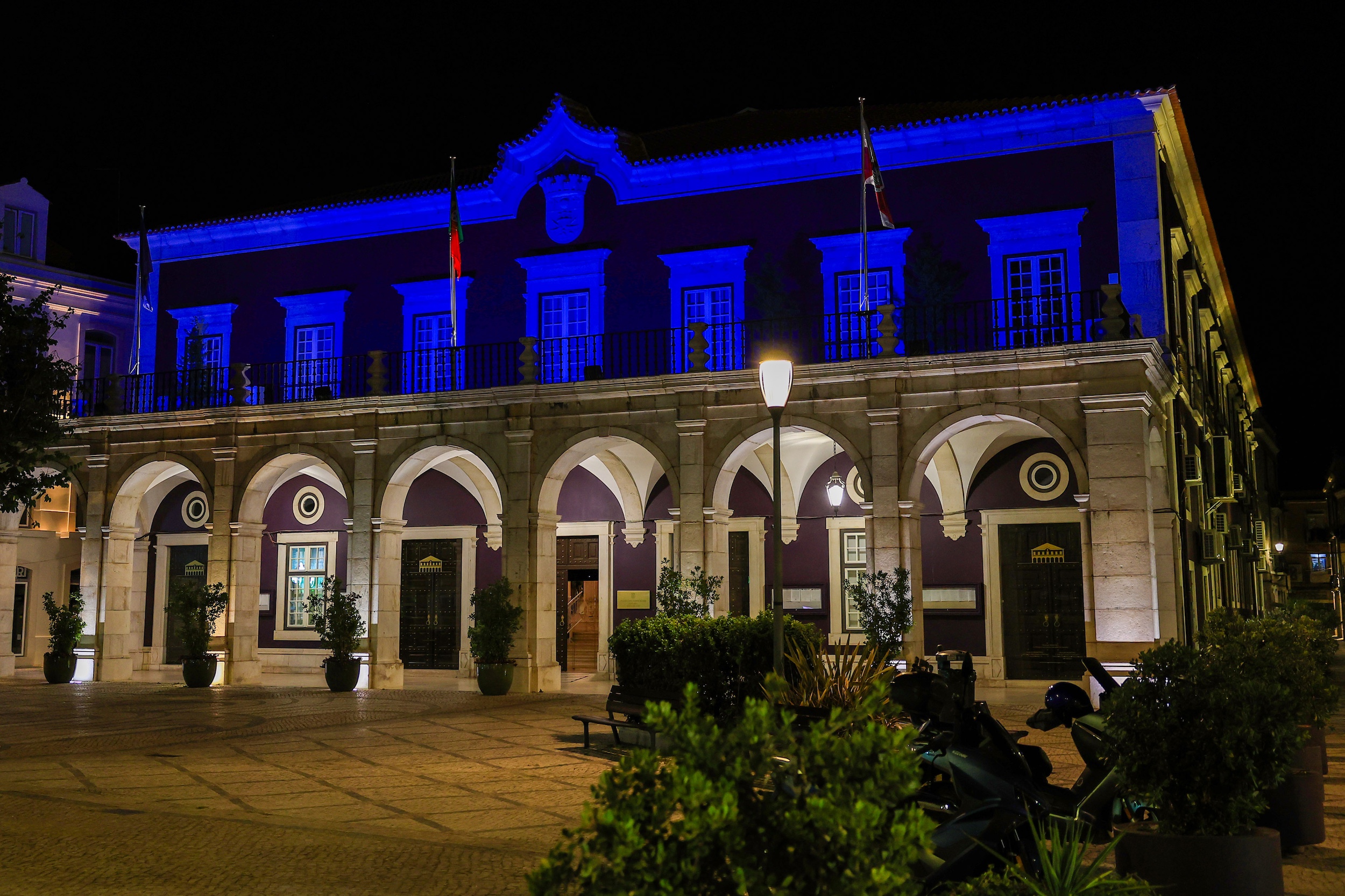 Paços do Concelho iluminados de azul pela sensibilização para a perturbação obsessivo-compulsiva